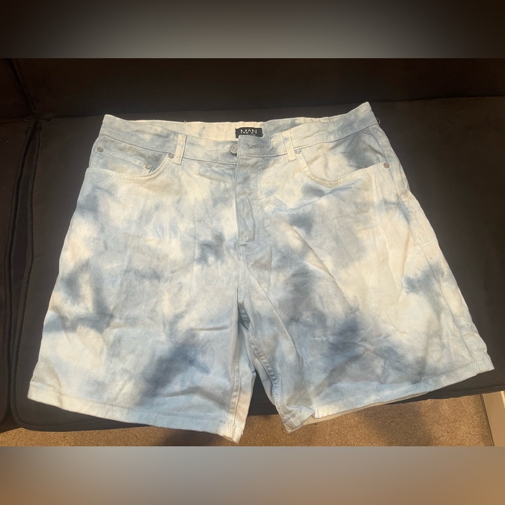 BoohooMan Cloud Shorts. Size: Medium (34)